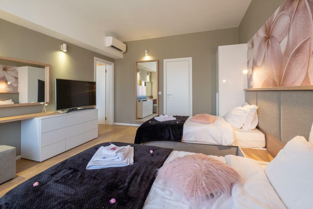 Vitosha Blvd Luxury 2-Bedroom, 2-Bathroom With Balcony 소피아 외부 사진
