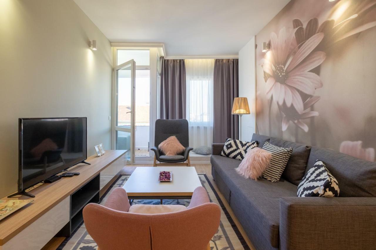 Vitosha Blvd Luxury 2-Bedroom, 2-Bathroom With Balcony 소피아 외부 사진
