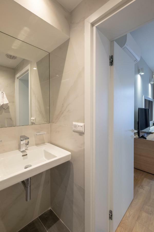 Vitosha Blvd Luxury 2-Bedroom, 2-Bathroom With Balcony 소피아 외부 사진