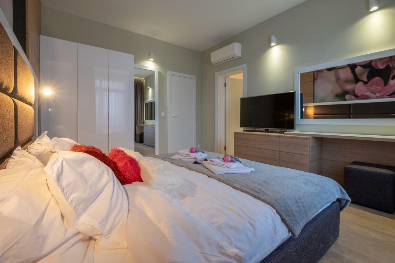Vitosha Blvd Luxury 2-Bedroom, 2-Bathroom With Balcony 소피아 외부 사진