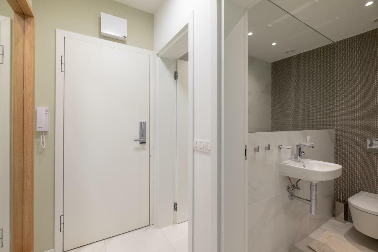 Vitosha Blvd Luxury 2-Bedroom, 2-Bathroom With Balcony 소피아 외부 사진