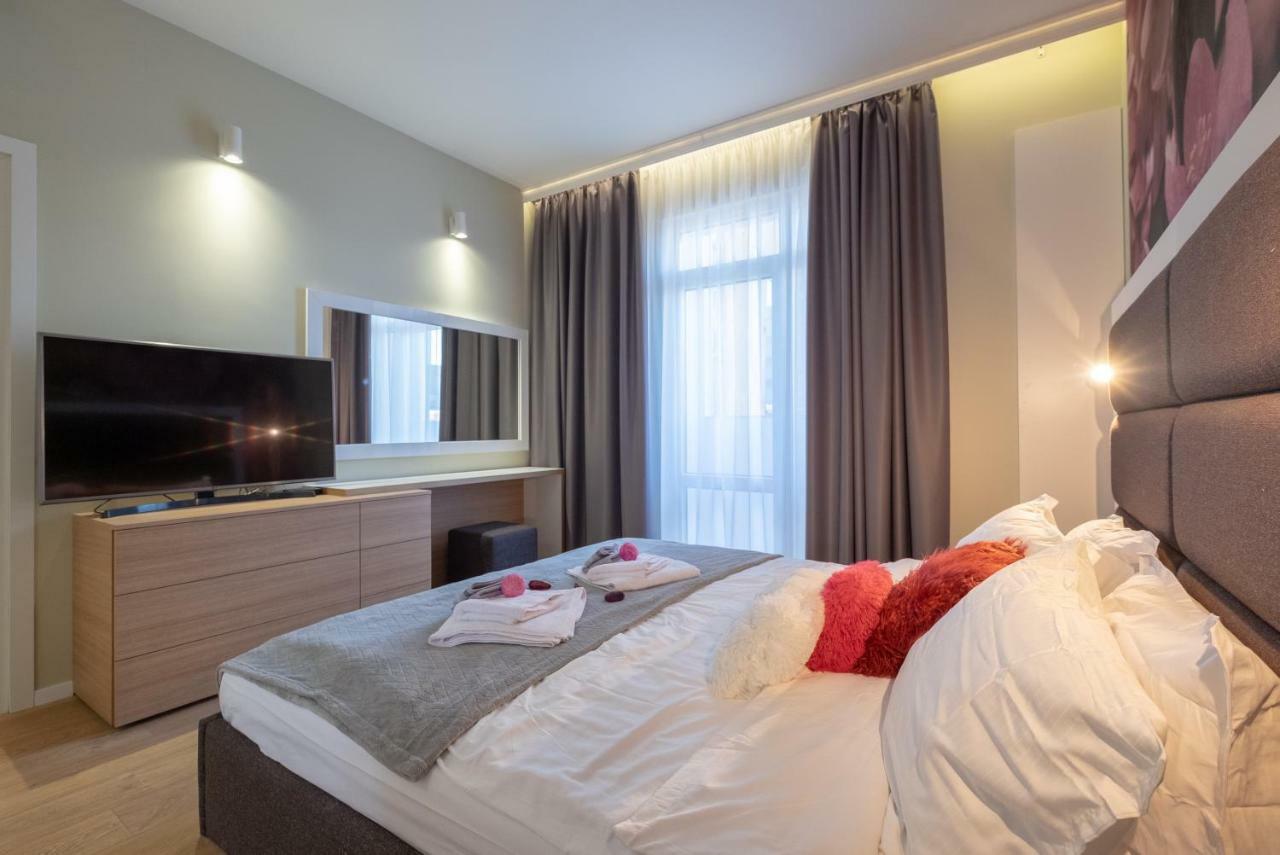 Vitosha Blvd Luxury 2-Bedroom, 2-Bathroom With Balcony 소피아 외부 사진
